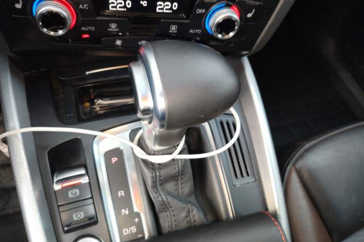 Used Audi Q5 2018 Collector's Edition 40 TFSI Technology Model Gear Lever