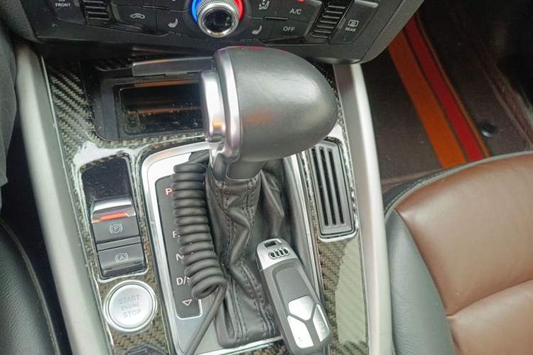Used Audi Q5 2018 Collector's Edition 40 TFSI Ambition Model Gear Lever