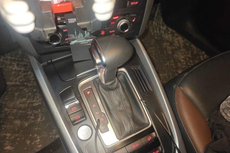 Used Audi Q5 2018 Collector's Edition 40 TFSI Technology Model Gear Lever