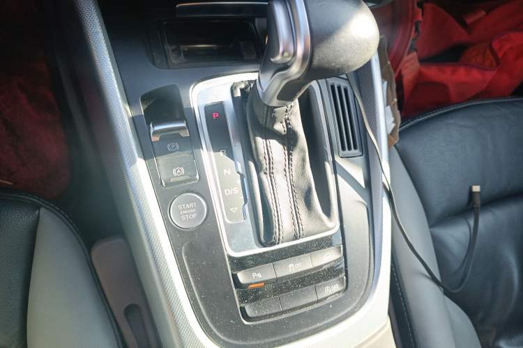 Used Audi Q5 2018 Collector's Edition 40 TFSI Technology Model Gear Lever