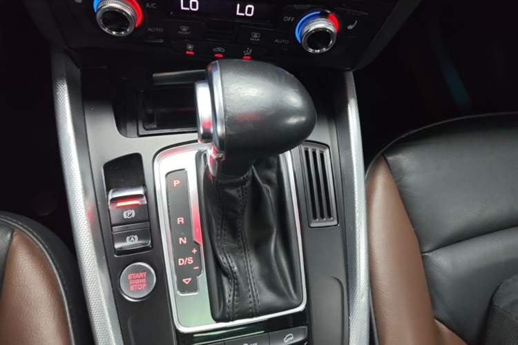 Used Audi Q5 2018 Collector's Edition 40 TFSI Technology Model Gear Lever