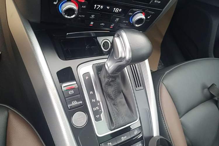 Used Audi Q5 2018 Collector's Edition 40 TFSI Technology Model Gear Lever