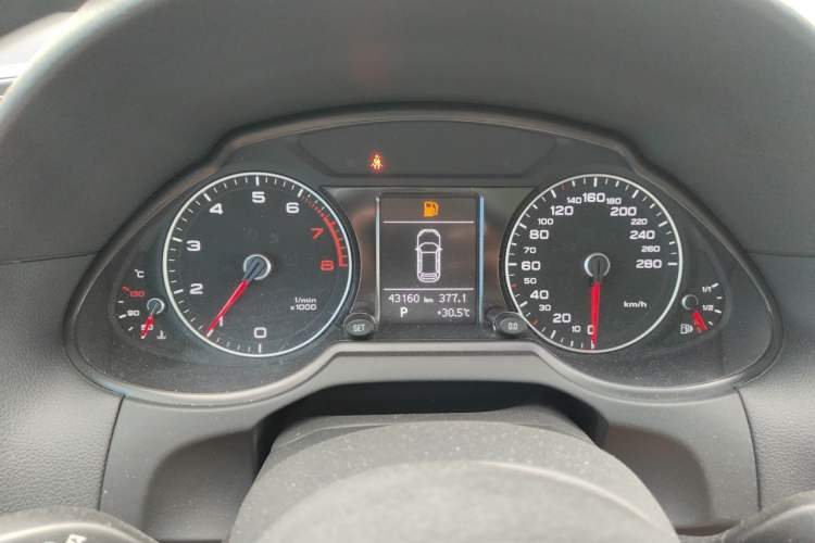 Used Audi Q5 2018 Collector's Edition 40 TFSI Ambition Model Instrument Cluster