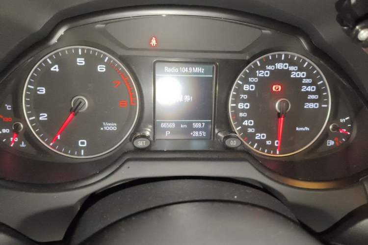 Used Audi Q5 2018 Collector's Edition 40 TFSI Ambition Model Instrument Cluster