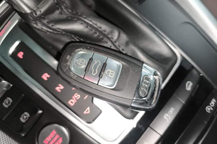 Used Audi Q5 2018 Collector's Edition 40 TFSI Technology Model Interior 1