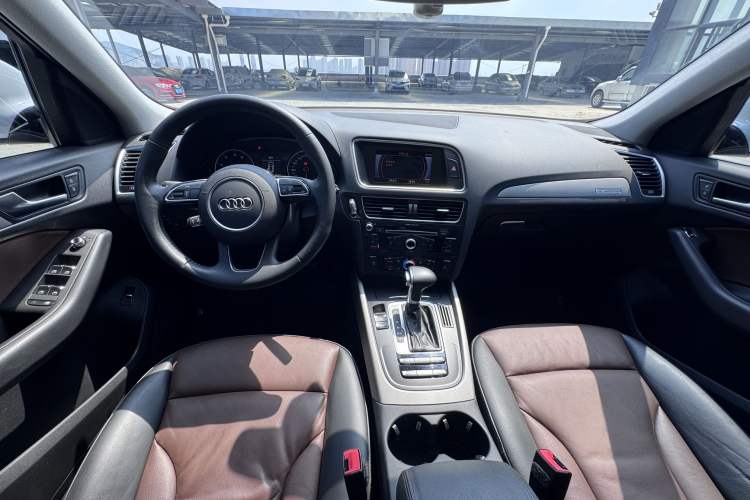 Used Audi Q5 2018 Collector's Edition 40 TFSI Ambition Model Interior 1