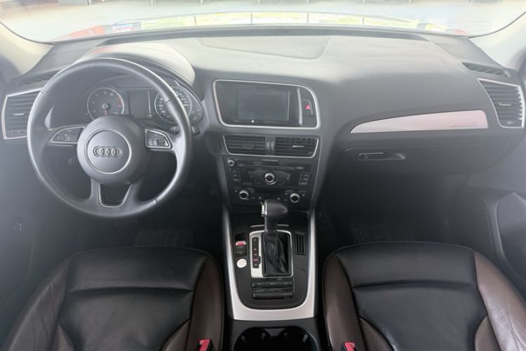 Used Audi Q5 2018 Collector's Edition 40 TFSI Technology Model Interior 1