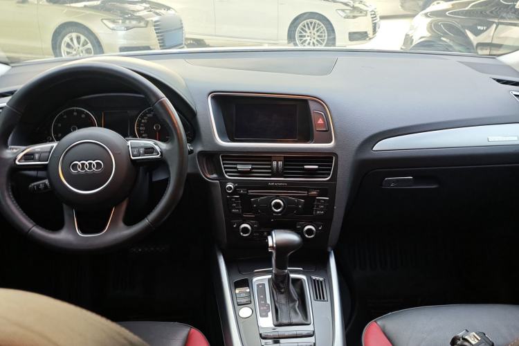 Used Audi Q5 2018 Collector's Edition 40 TFSI Technology Model Interior 2