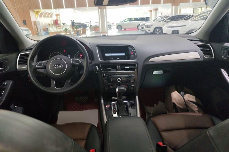 Used Audi Q5 2018 Collector's Edition 40 TFSI Ambition Model Interior 2