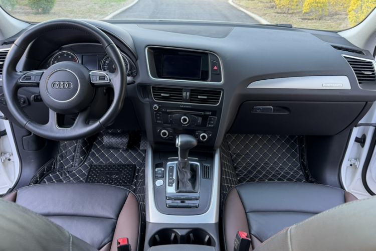 Used Audi Q5 2018 Collector's Edition 40 TFSI Technology Model Interior 2
