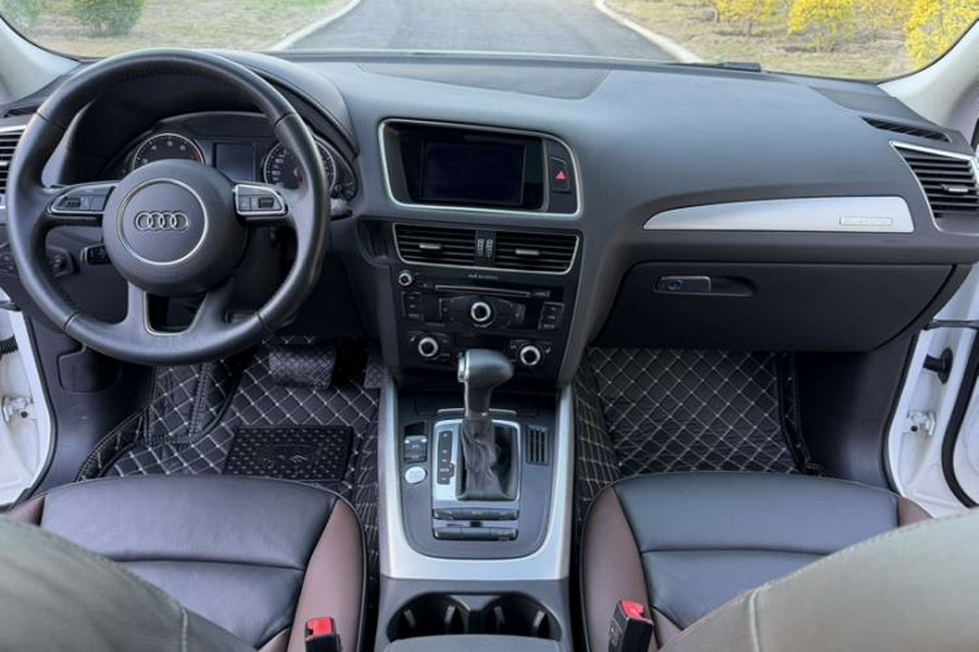 Used Audi Q5 2018 Collector's Edition 40 TFSI Technology Model Interior 2