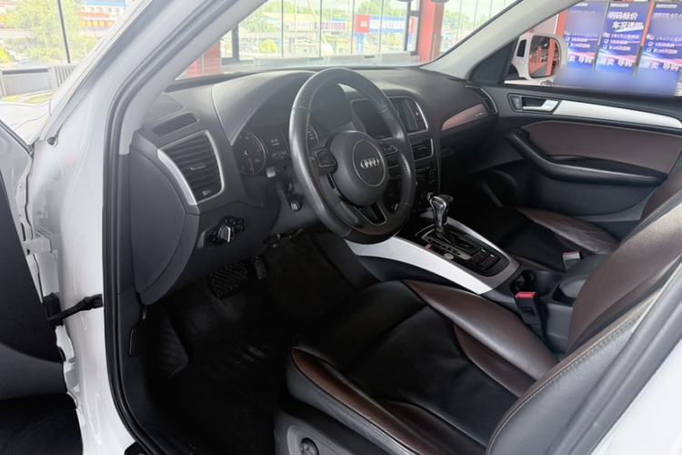 Used Audi Q5 2018 Collector's Edition 40 TFSI Technology Model Interior 2