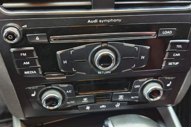 Used Audi Q5 2018 Collector's Edition 40 TFSI Technology Model Interior 3