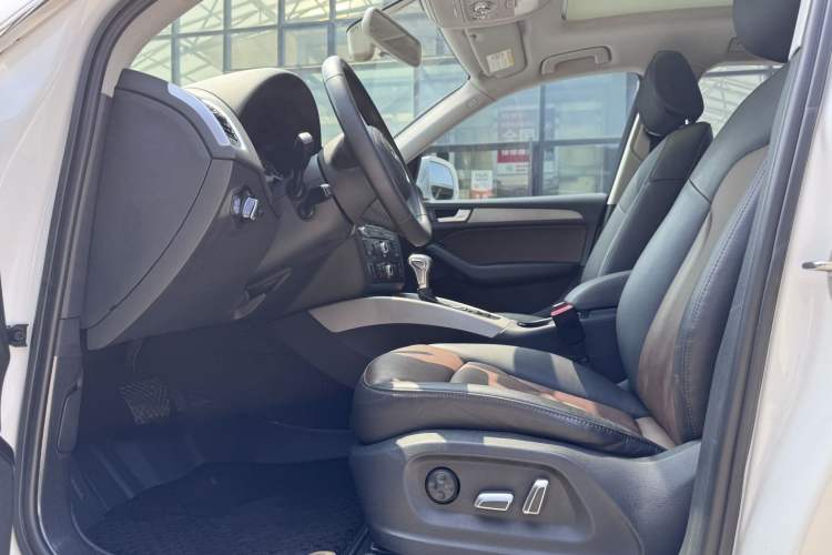 Used Audi Q5 2018 Collector's Edition 40 TFSI Ambition Model Interior 3