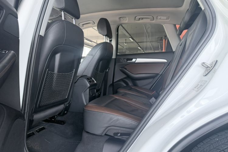 Used Audi Q5 2018 Collector's Edition 40 TFSI Technology Model Interior 3