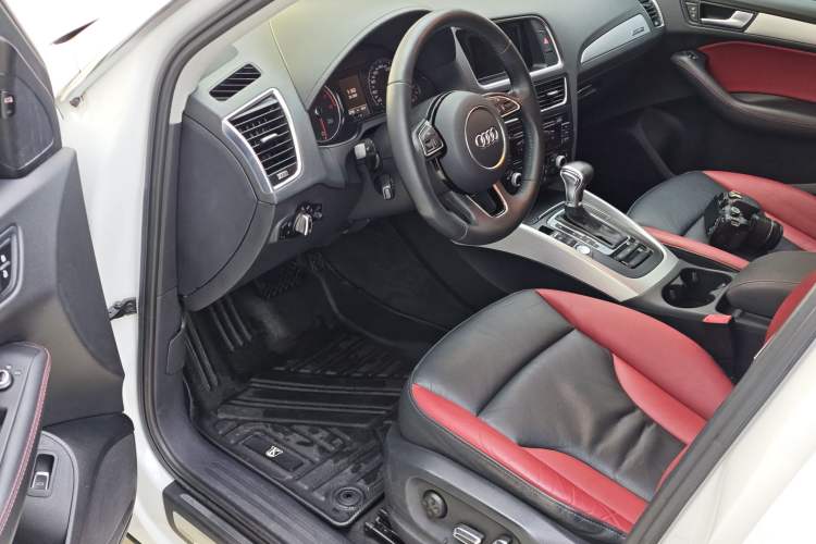 Used Audi Q5 2018 Collector's Edition 40 TFSI Technology Model Interior 4