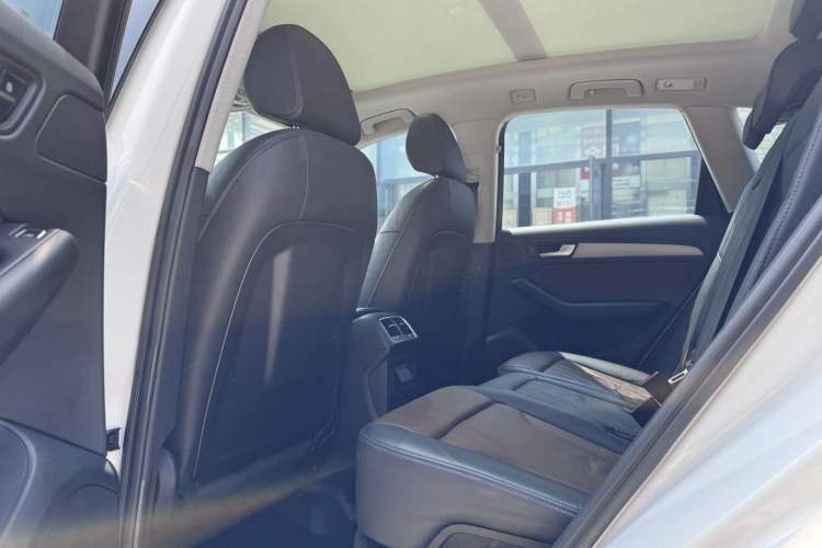 Used Audi Q5 2018 Collector's Edition 40 TFSI Ambition Model Interior 4