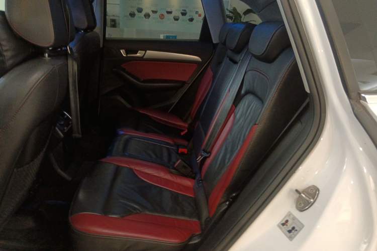 Used Audi Q5 2018 Collector's Edition 40 TFSI Technology Model Interior 4