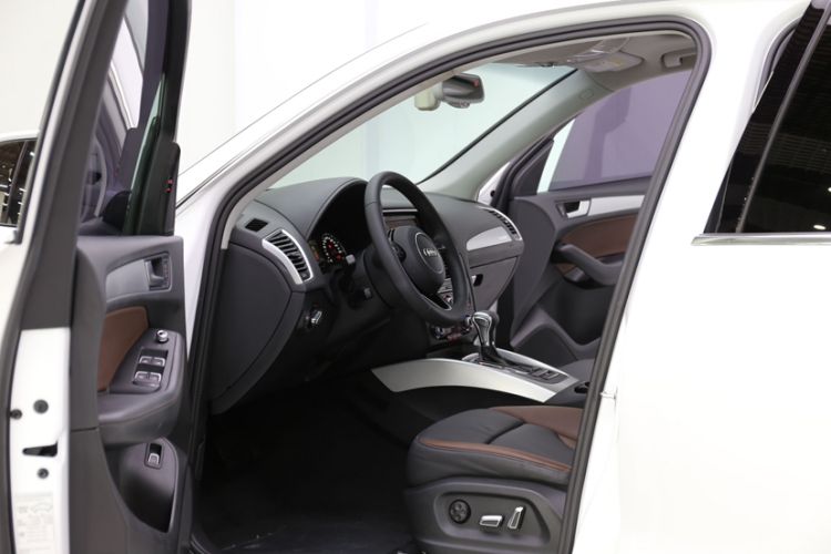 Used Audi Q5 2018 Collector's Edition 40 TFSI Technology Model Interior 5