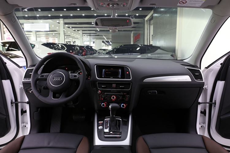Used Audi Q5 2018 Collector's Edition 40 TFSI Technology Model Interior 6