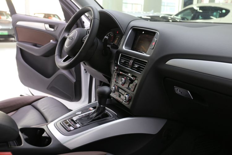 Used Audi Q5 2018 Collector's Edition 40 TFSI Technology Model Interior 7