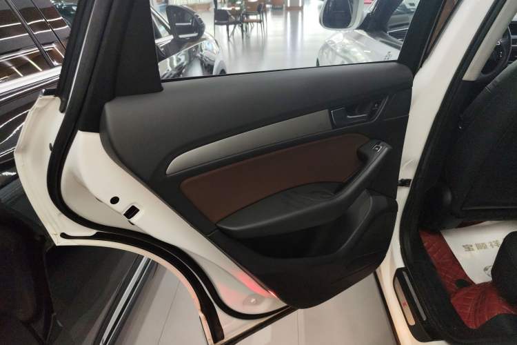 Used Audi Q5 2018 Collector's Edition 40 TFSI Ambition Model Interior 8