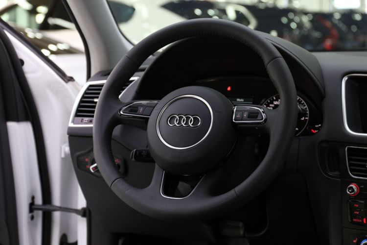Used Audi Q5 2018 Collector's Edition 40 TFSI Technology Model Interior 8