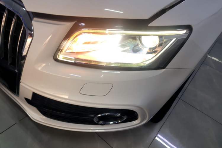 Used Audi Q5 2018 Collector's Edition 40 TFSI Technology Model Left Front Headlight