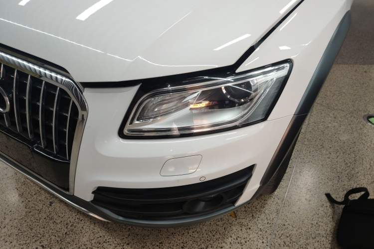 Used Audi Q5 2018 Collector's Edition 40 TFSI Technology Model Left Front Headlight