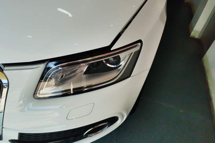 Used Audi Q5 2018 Collector's Edition 40 TFSI Technology Model Left Front Headlight