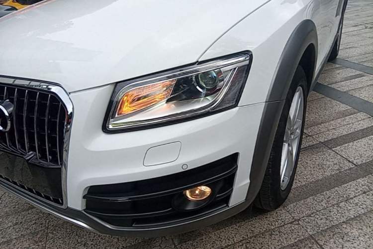 Used Audi Q5 2018 Collector's Edition 40 TFSI Technology Model Left Front Headlight
