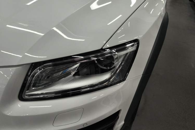 Used Audi Q5 2018 Collector's Edition 40 TFSI Technology Model Left Front Headlight