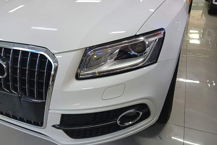 Used Audi Q5 2018 Collector's Edition 40 TFSI Technology Model Left Front Headlight