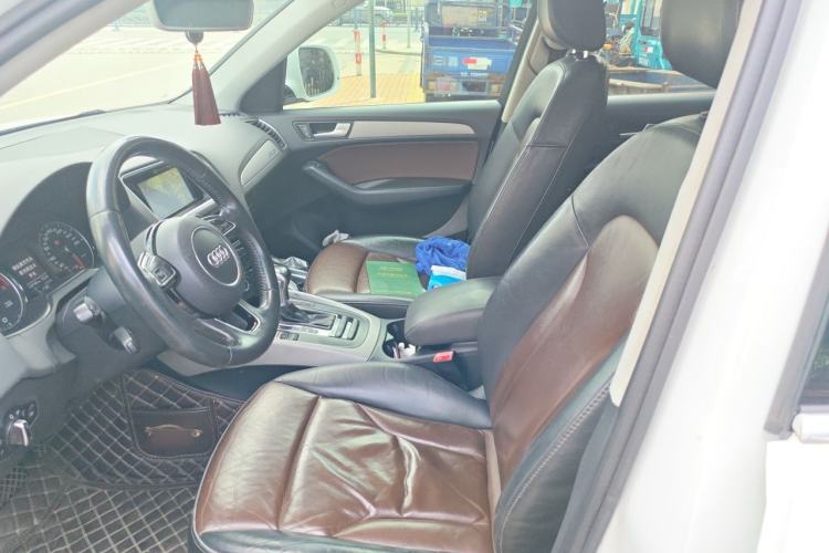 Used Audi Q5 2018 Collector's Edition 40 TFSI Ambition Model Left Front Seat