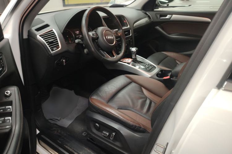 Used Audi Q5 2018 Collector's Edition 40 TFSI Technology Model Left Front Seat