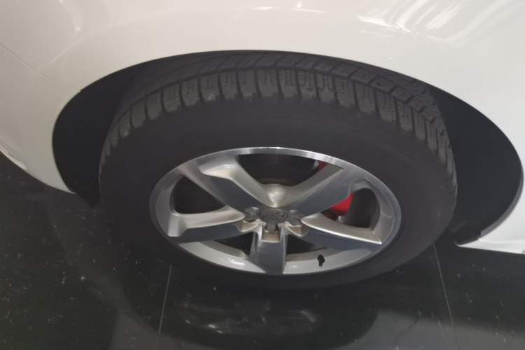 Used Audi Q5 2018 Collector's Edition 40 TFSI Ambition Model Left Front Wheel Hub
