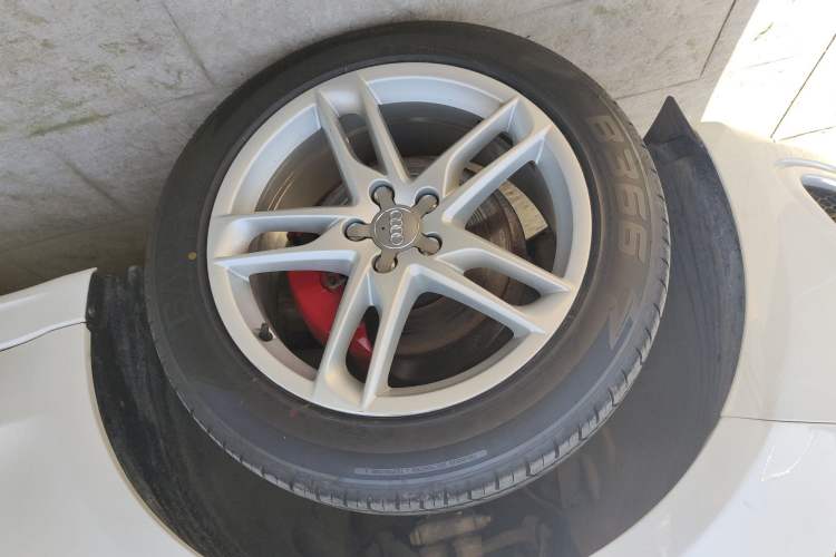 Used Audi Q5 2018 Collector's Edition 40 TFSI Technology Model Left Front Wheel Hub