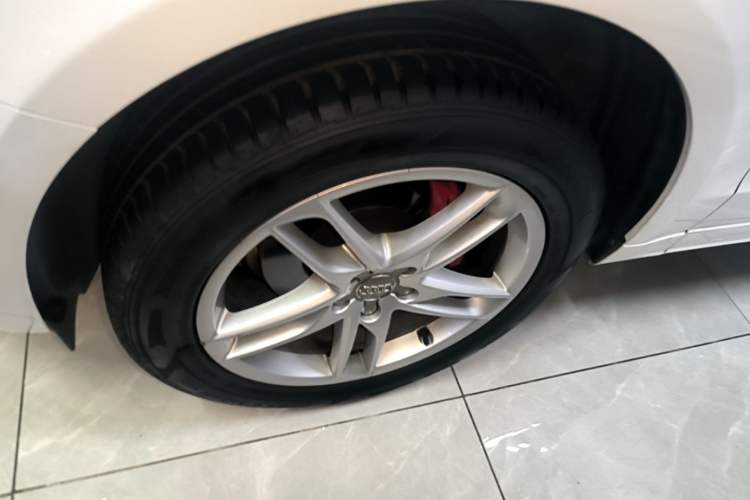 Used Audi Q5 2018 Collector's Edition 40 TFSI Technology Model Left Front Wheel Hub