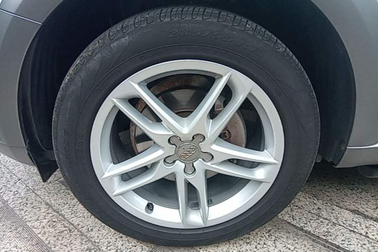 Used Audi Q5 2018 Collector's Edition 40 TFSI Technology Model Left Front Wheel Hub