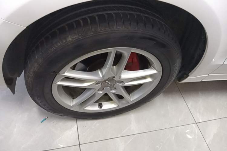 Used Audi Q5 2018 Collector's Edition 40 TFSI Technology Model Left Front Wheel Hub