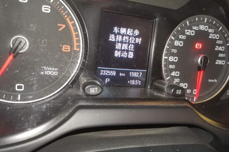 Used Audi Q5 2018 Collector's Edition 40 TFSI Technology Model Odometer Close Up