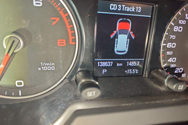 Used Audi Q5 2018 Collector's Edition 40 TFSI Technology Model Odometer Close Up
