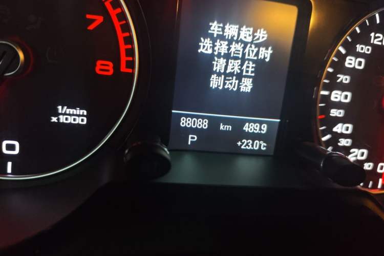 Used Audi Q5 2018 Collector's Edition 40 TFSI Technology Model Odometer Close Up