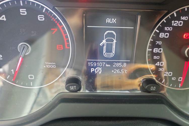 Used Audi Q5 2018 Collector's Edition 40 TFSI Ambition Model Odometer Close Up