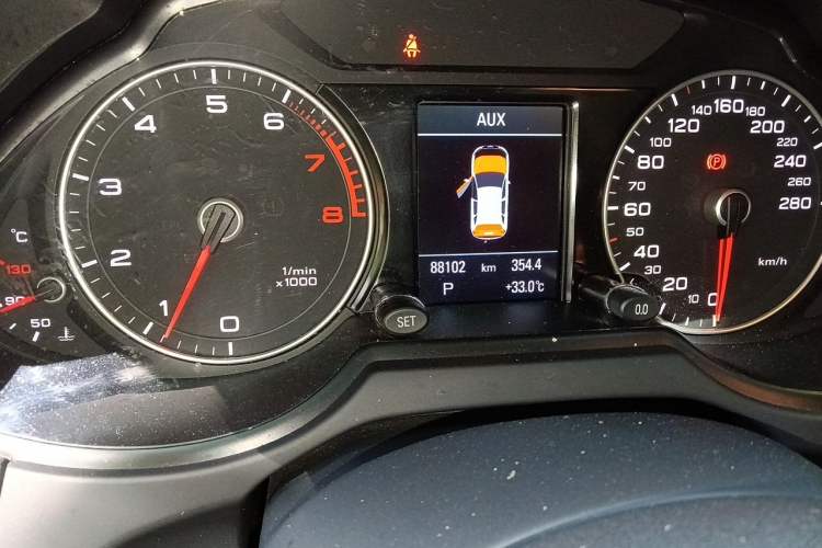 Used Audi Q5 2018 Collector's Edition 40 TFSI Technology Model Odometer Close Up