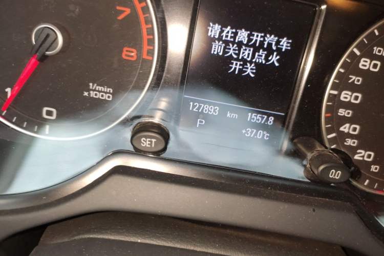 Used Audi Q5 2018 Collector's Edition 40 TFSI Technology Model Odometer Close Up