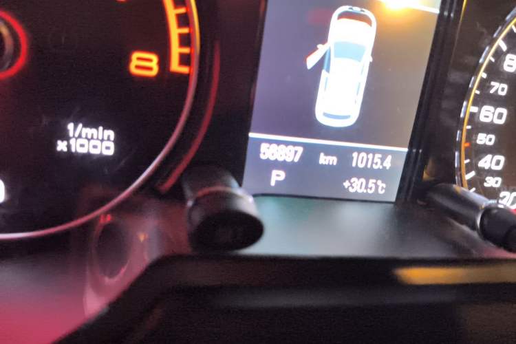 Used Audi Q5 2018 Collector's Edition 40 TFSI Technology Model Odometer Close Up