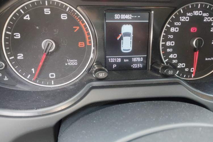 Used Audi Q5 2018 Collector's Edition 40 TFSI Technology Model Odometer Close Up