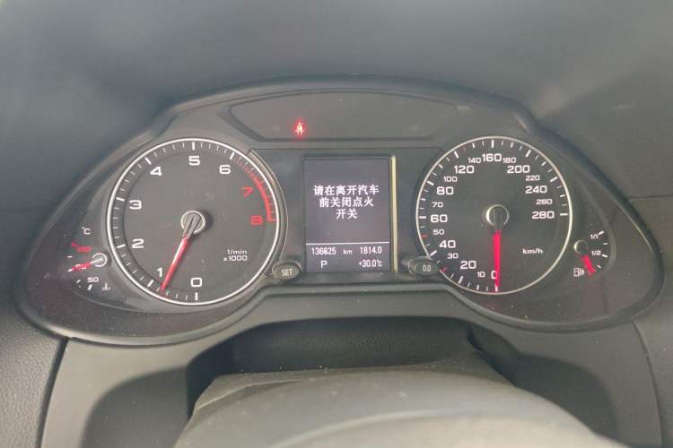 Used Audi Q5 2018 Collector's Edition 40 TFSI Technology Model Odometer Close Up