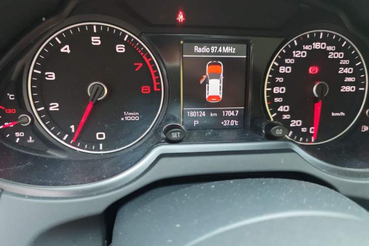 Used Audi Q5 2018 Collector's Edition 40 TFSI Technology Model Odometer Close Up